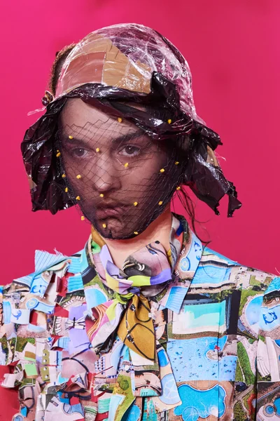 Look 94